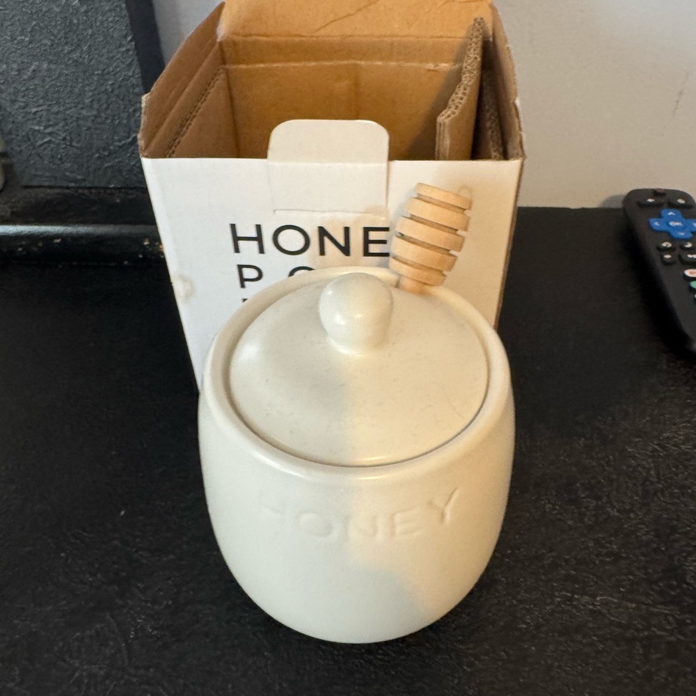 Bushwick Kitchen Honey Pot with Dipper. Cute unique and must have! NEW IN BOX. - Picture 2 of 6